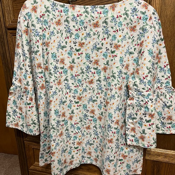 Time and Tru XLarge floral top with 3/4 length sleeves, smoke free home - Picture 2 of 4